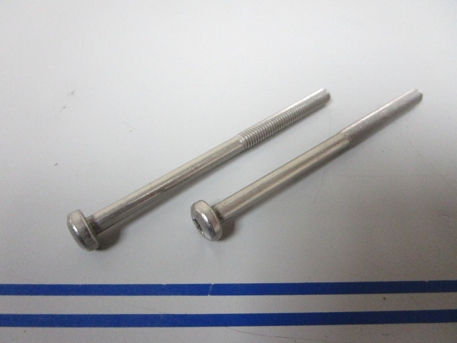 *NEW OEM* (LOT OF 2) 0810 OMC Johnson Evinrude Screw 337417 0337417