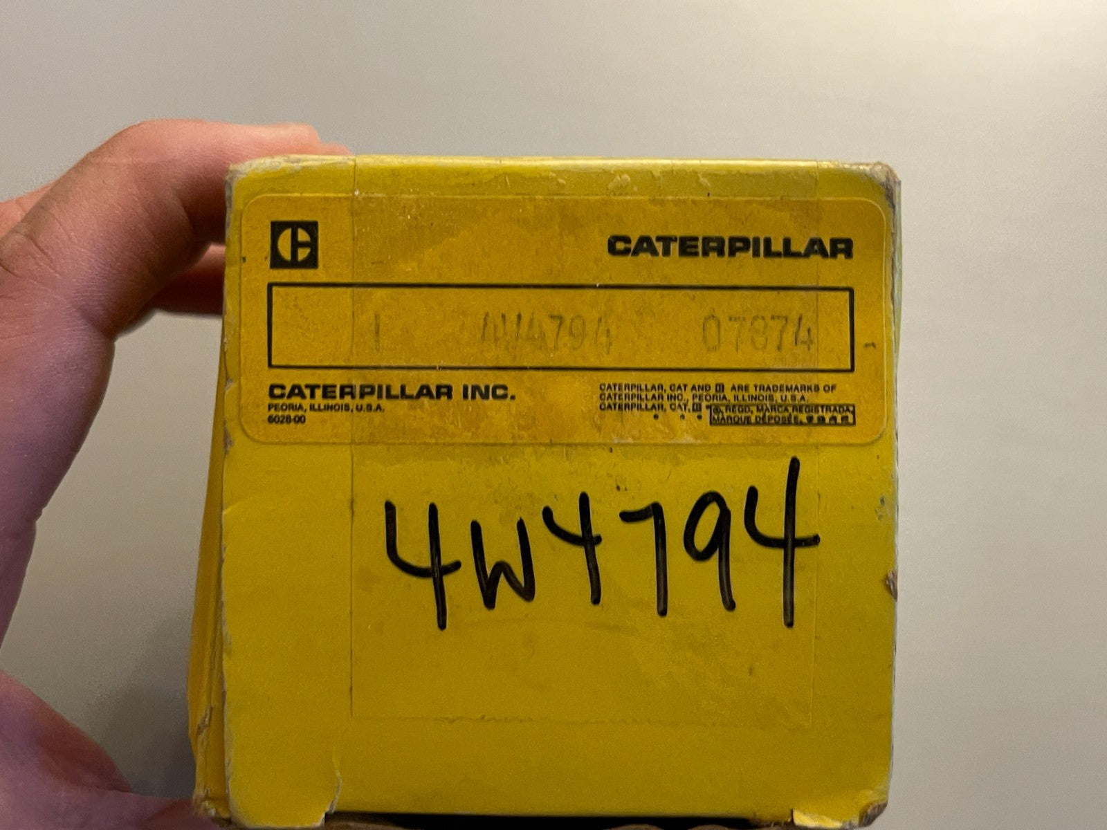 NEW OEM 4W-4794 CAT Caterpillar Thermostat Assembly 0720