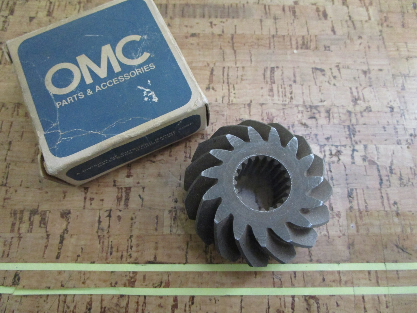 *NEW OEM* 0810 OMC Johnson Evinrude Pinion Gear 312698 0312698