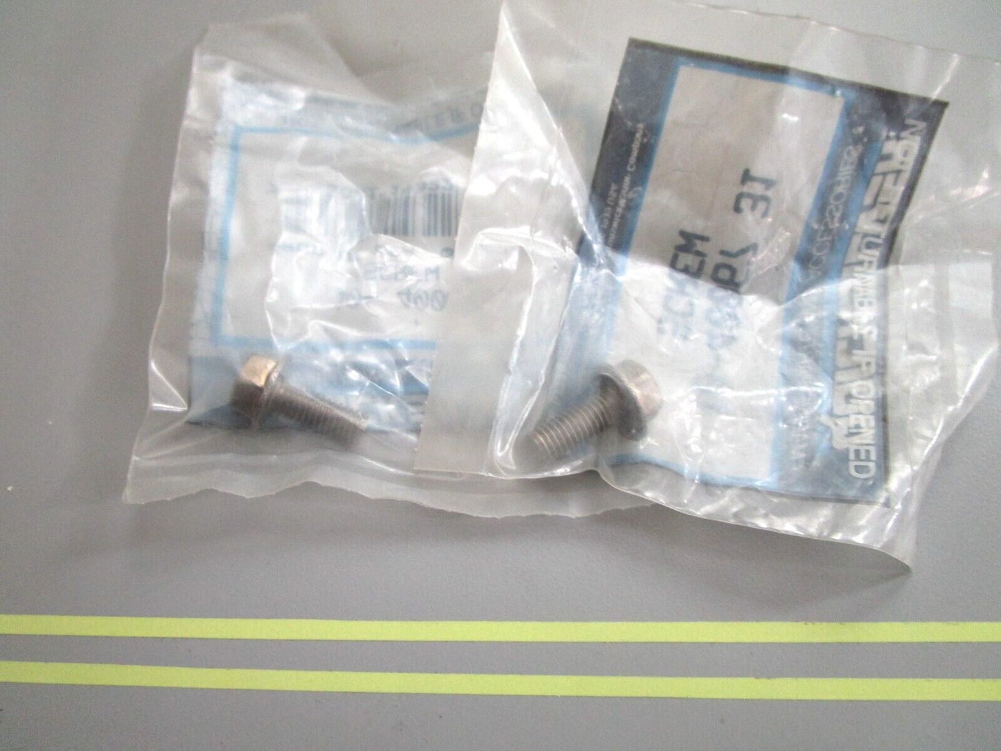 *NEW OEM* (LOT OF 4) 0750 Mercury Quicksilver SCREW 10-40067 31
