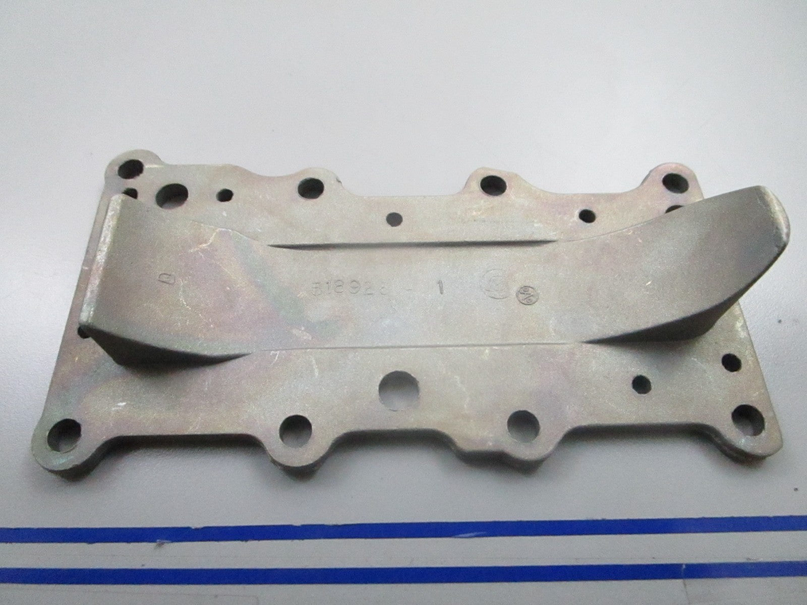 *NEW OEM* 0810 OMC Johnson Evinrude Inner Exhaust Cover 318926 0318926