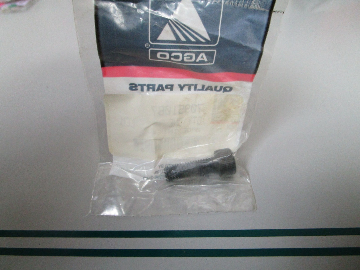 NEW OEM 70951067 AGCO Bolt 0810