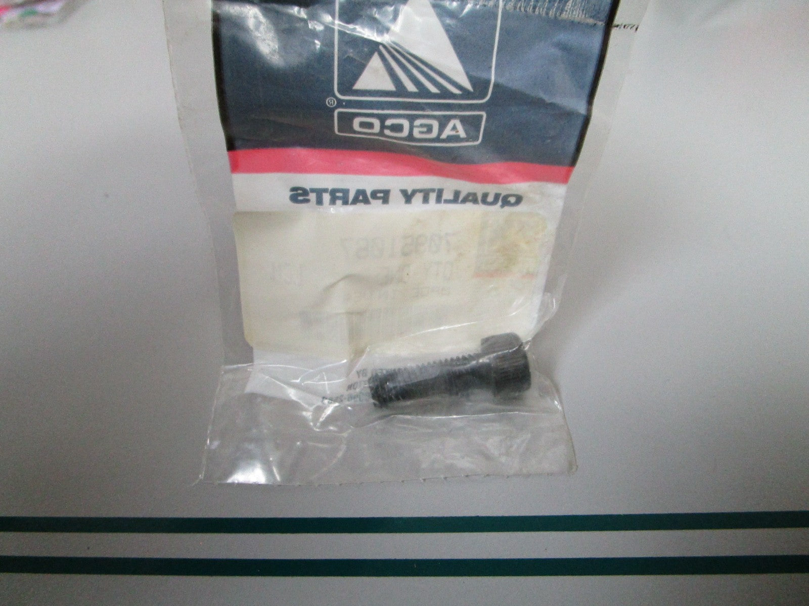 NEW OEM 70951067 AGCO Bolt 0810