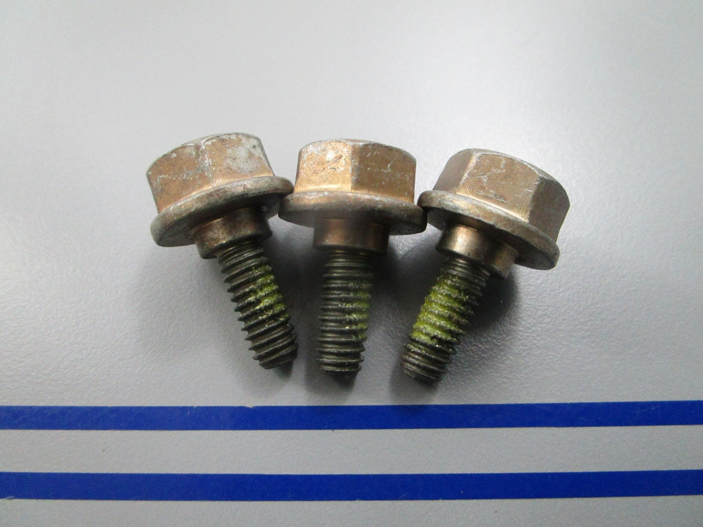 *NEW OEM* (LOT OF 3) 0810 OMC Johnson Evinrude Screw 325291 0325291