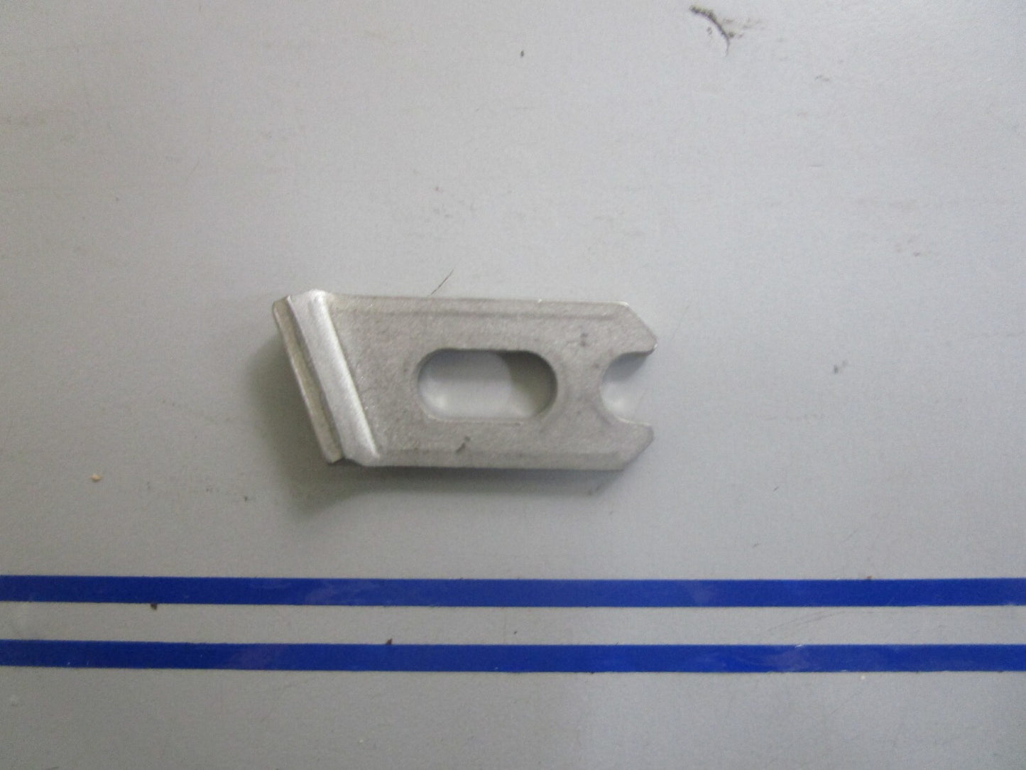 *NEW OEM* 0810 OMC Johnson Evinrude Retainer 778722 0778722