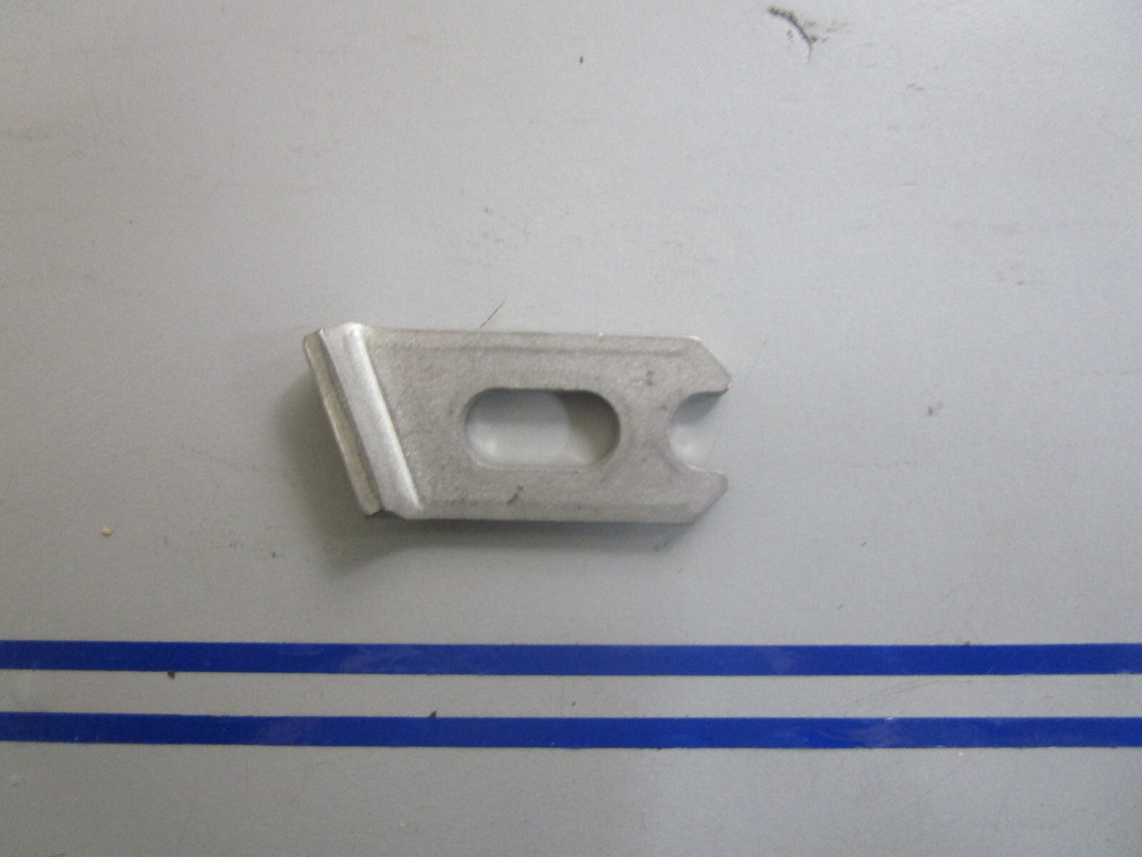 *NEW OEM* 0810 OMC Johnson Evinrude Retainer 778722 0778722