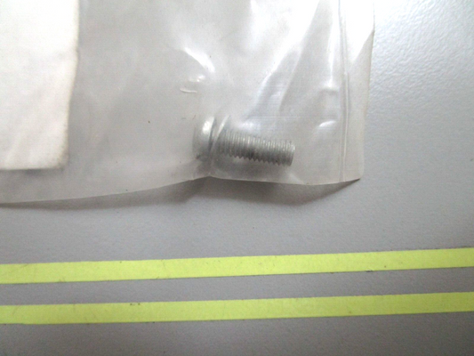 *NEW OEM* 0750 OMC Johnson Evinruide SCREW 5032704