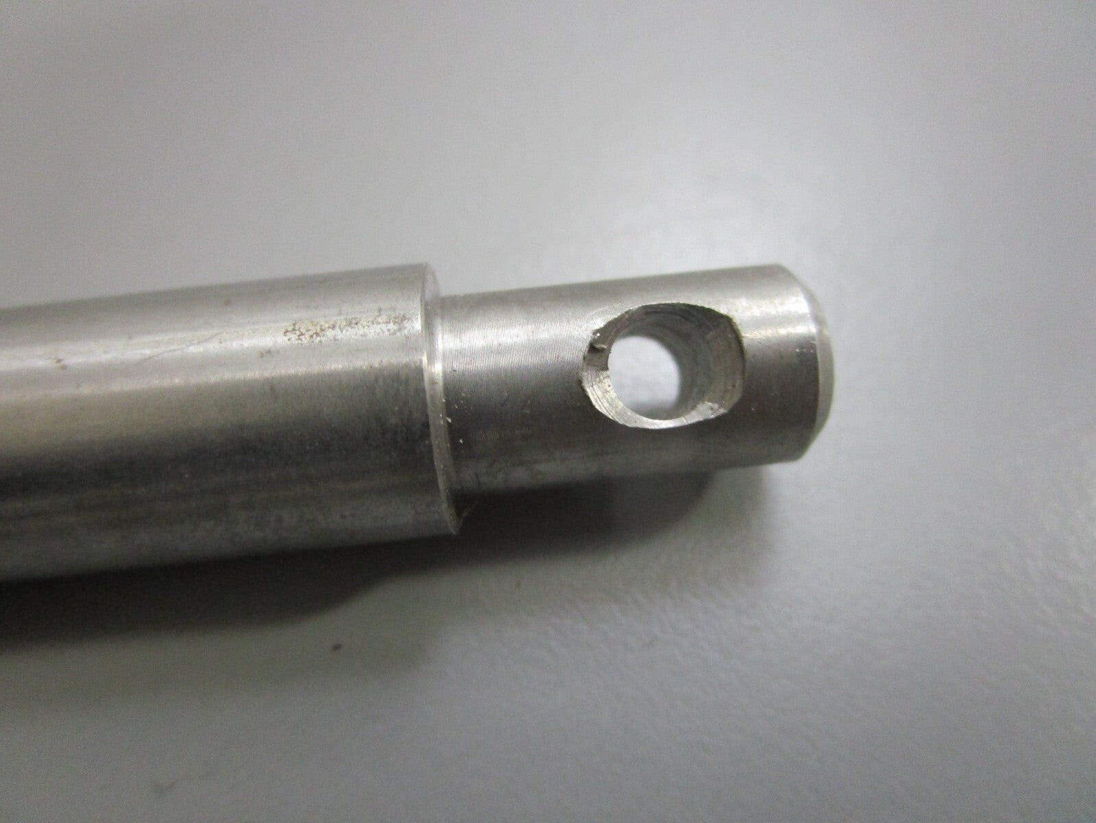 *NEW OEM* 0810 Volvo Penta Pump Shaft 827014