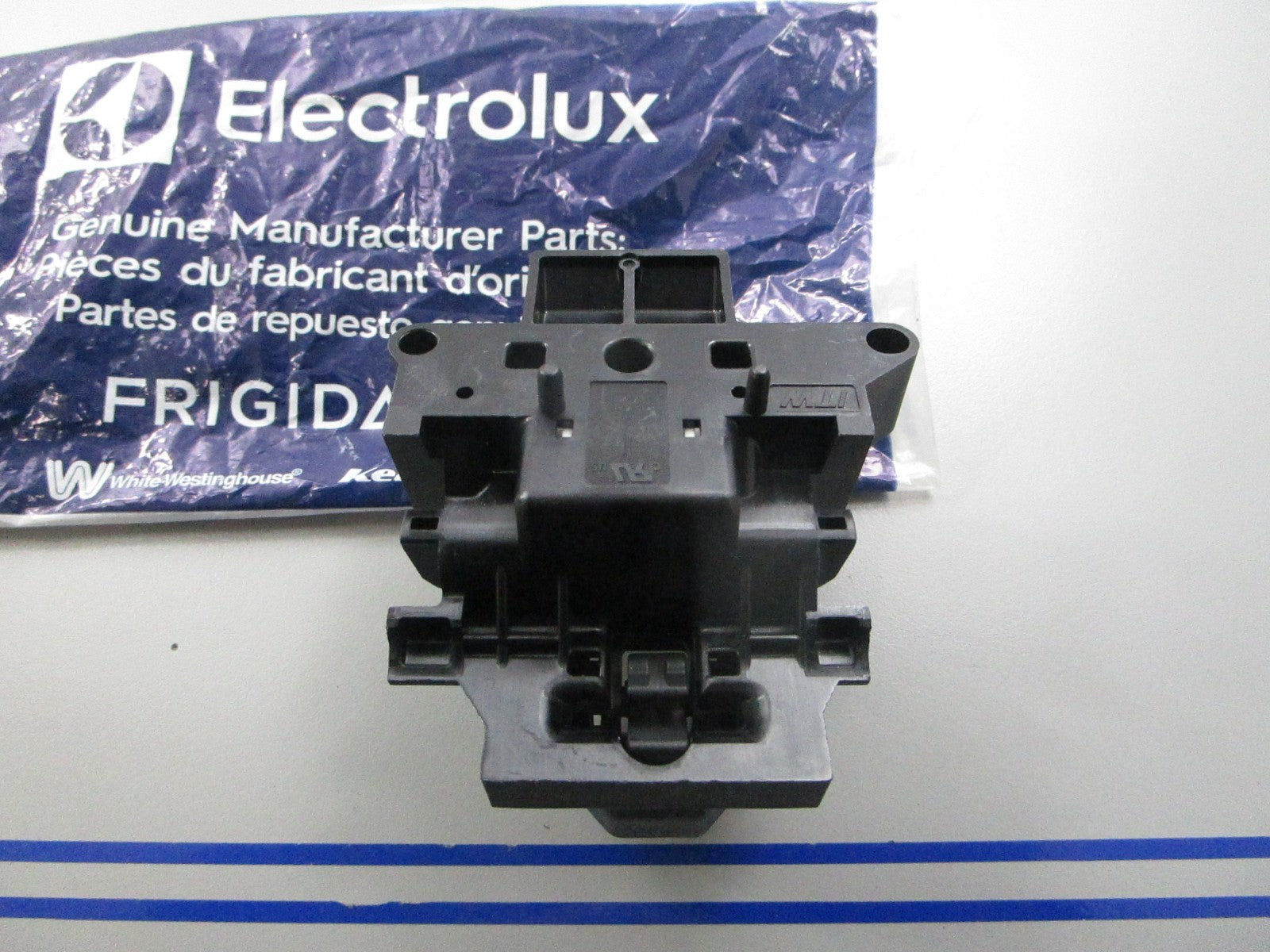 *NEW OEM* 0810 Electrolux Door Latch Assembly 5304516818