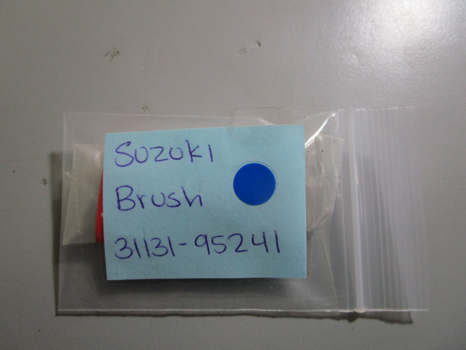 *NEW OEM*  0810 Suzuki Brush 31131-95241
