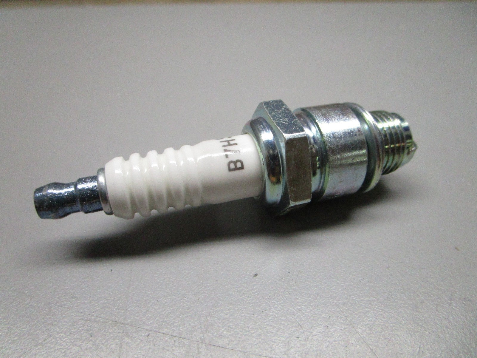 *NEW OEM* (LOT OF 10) 0820 NGK Spark Plug B7HS