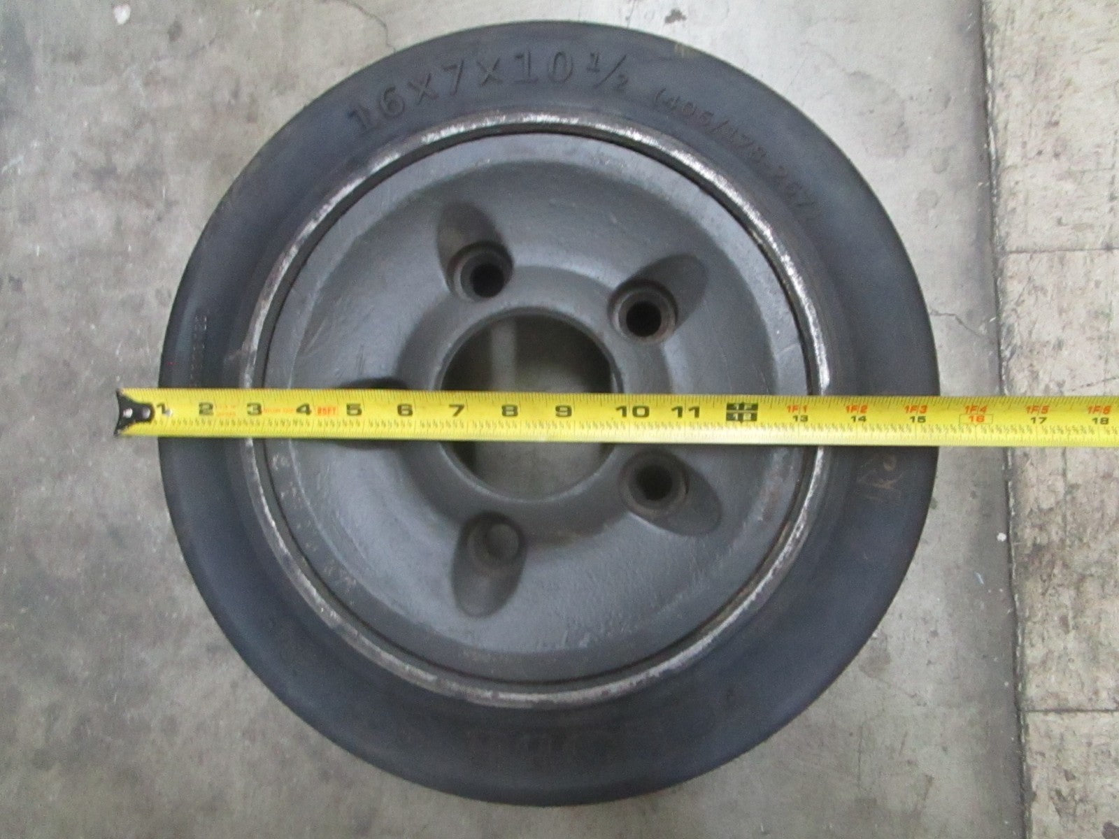 *NEW OEM* 0820 Globestar GRI (POB) 16"×7"×10½" Forklift Wheel & Tire A220808423