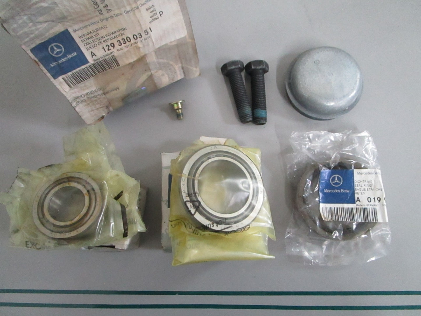 NEW OEM A1293300351 Mercedes-Benz Clutch Bearing Kit 0820