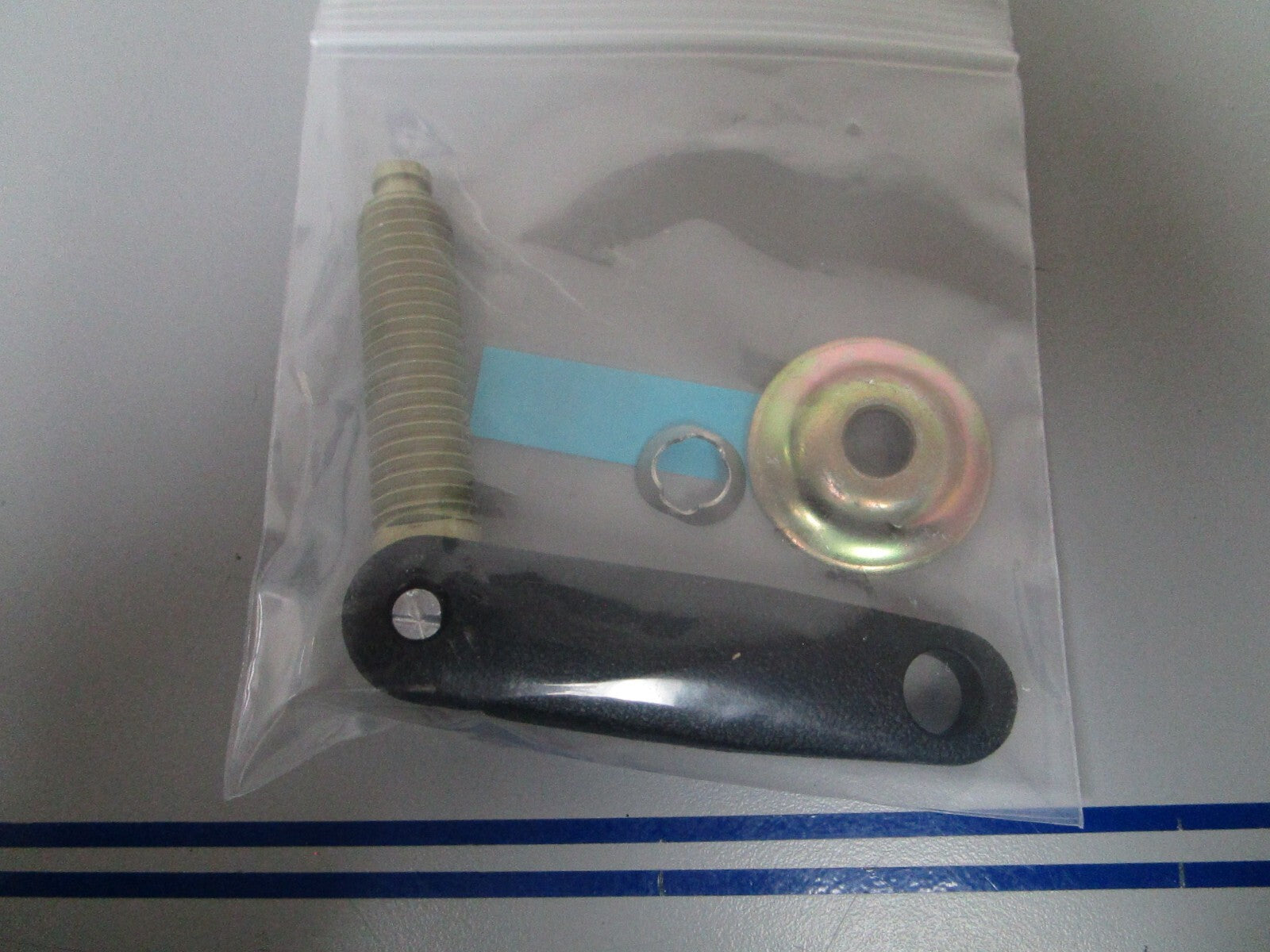 *NEW OEM* 0810 OMC Johnson Evinrude Clamp Screw 375744 0375744