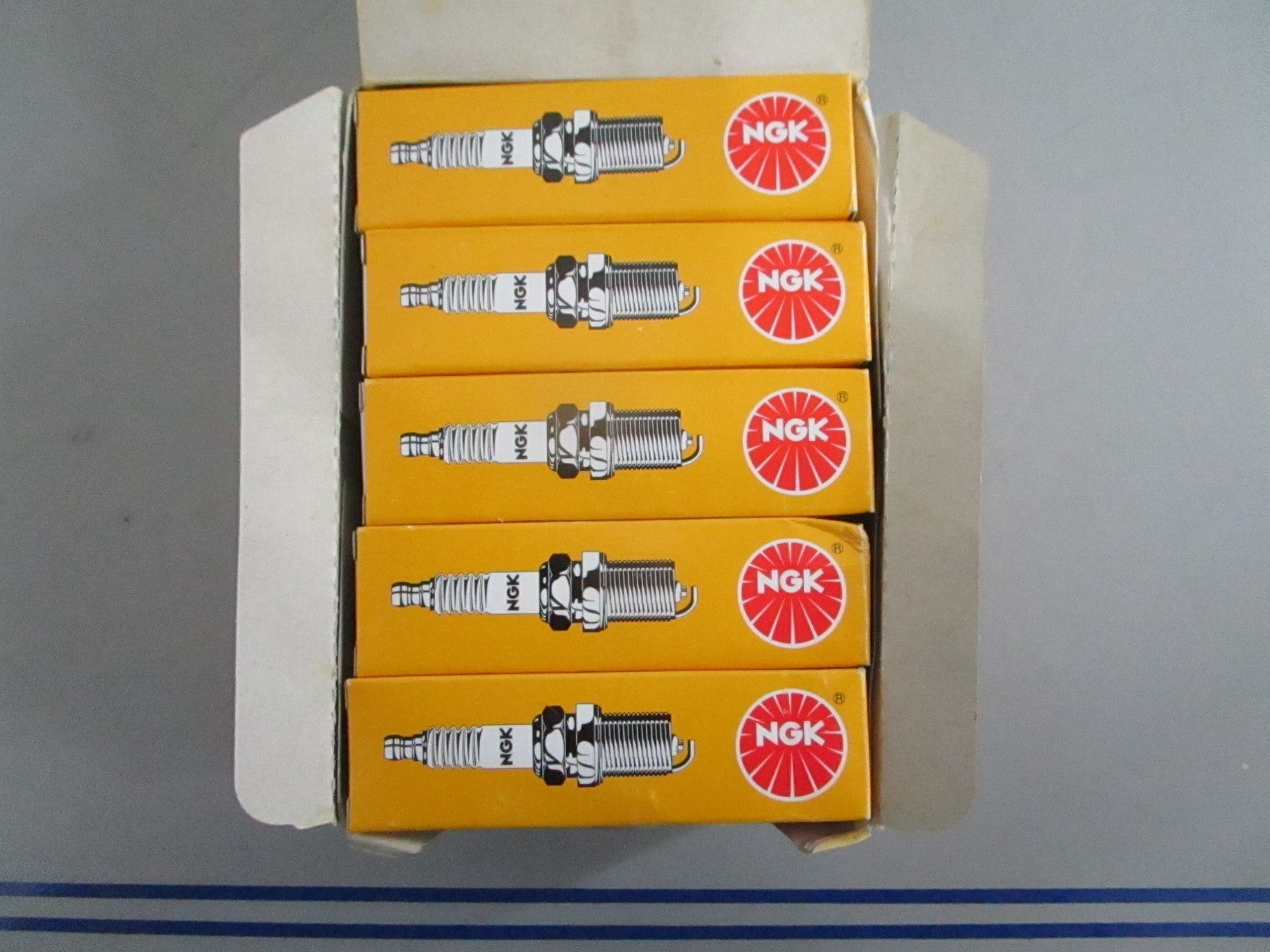 *NEW OEM* (LOT OF 10) 0820 NGK Spark Plug B7HS