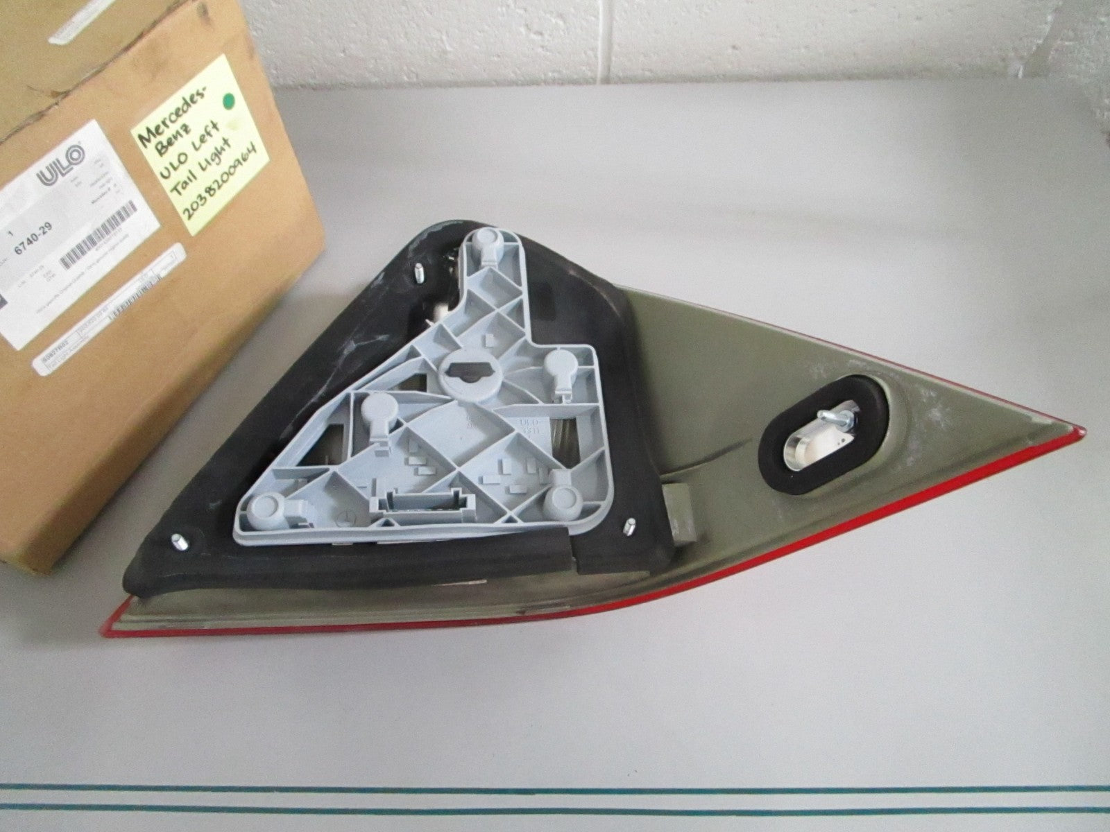 NEW OEM 2038200964 Mercedes-Benz ULO Left Tail Light 0820