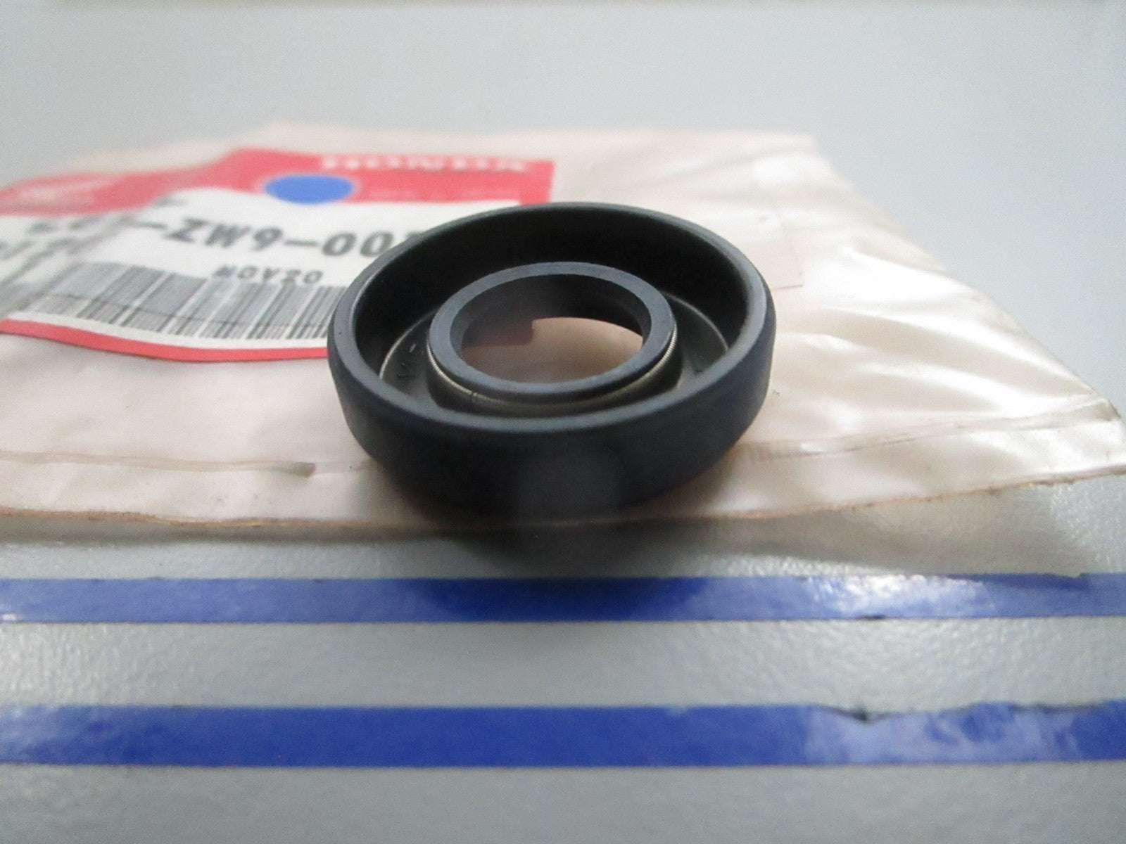 NEW OEM Honda 91202-ZW9-003 Seal 0810