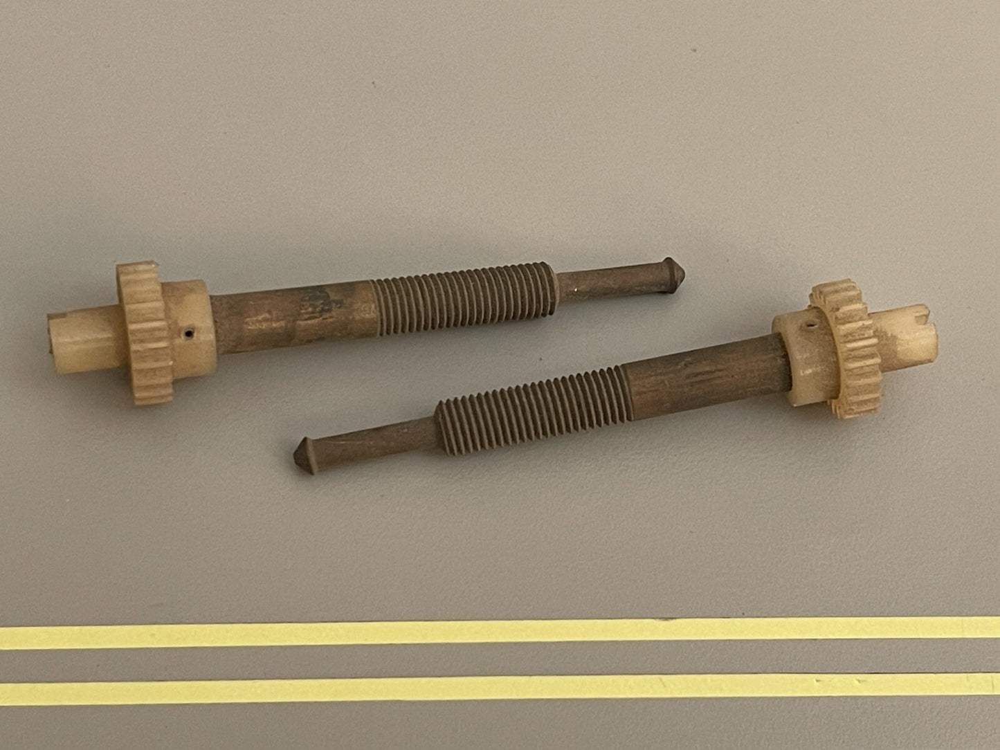 *NEW OEM* (LOT OF 2) 0810 OMC Johnson Evinrude Valve & Gear 378001 0378001