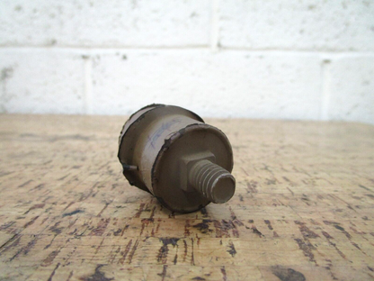 *NEW OEM* 0750 OMC Johnson Evinrude MOUNT 305310 0305310