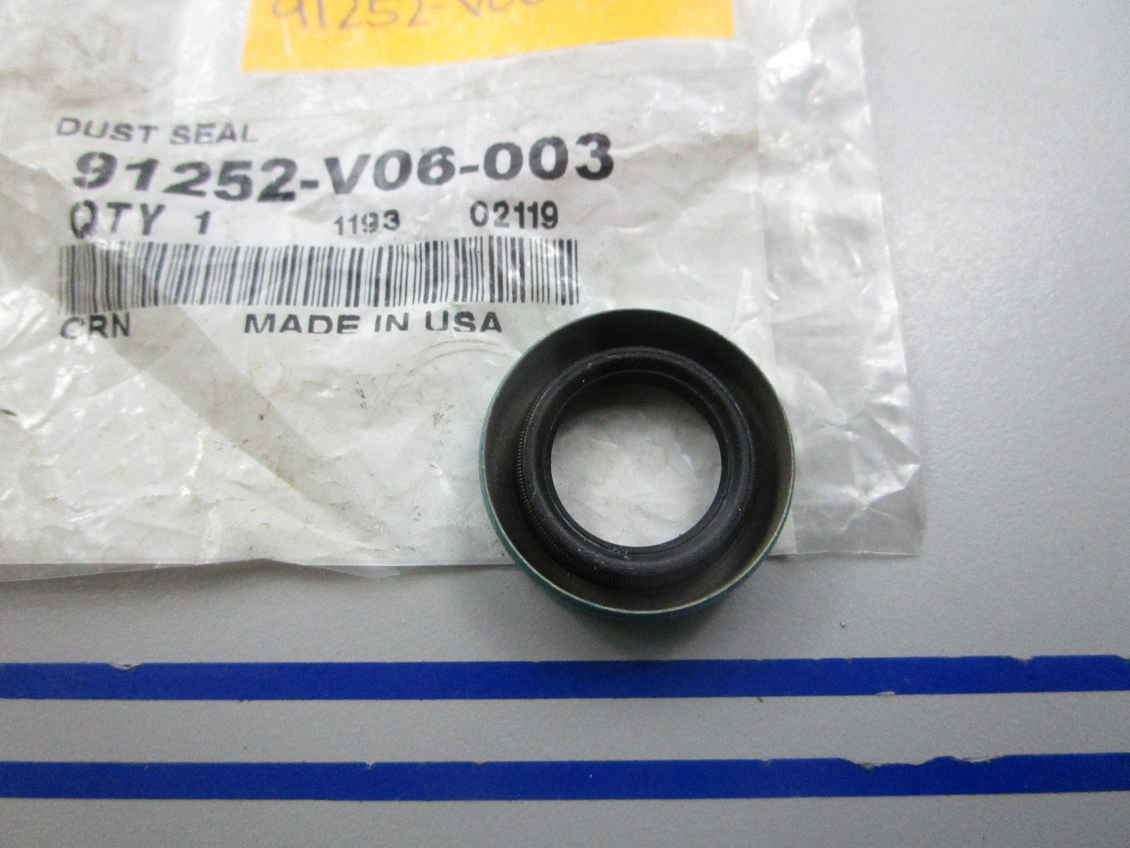 NEW OEM 91252-V06-003 Honda Dust Seal 0810