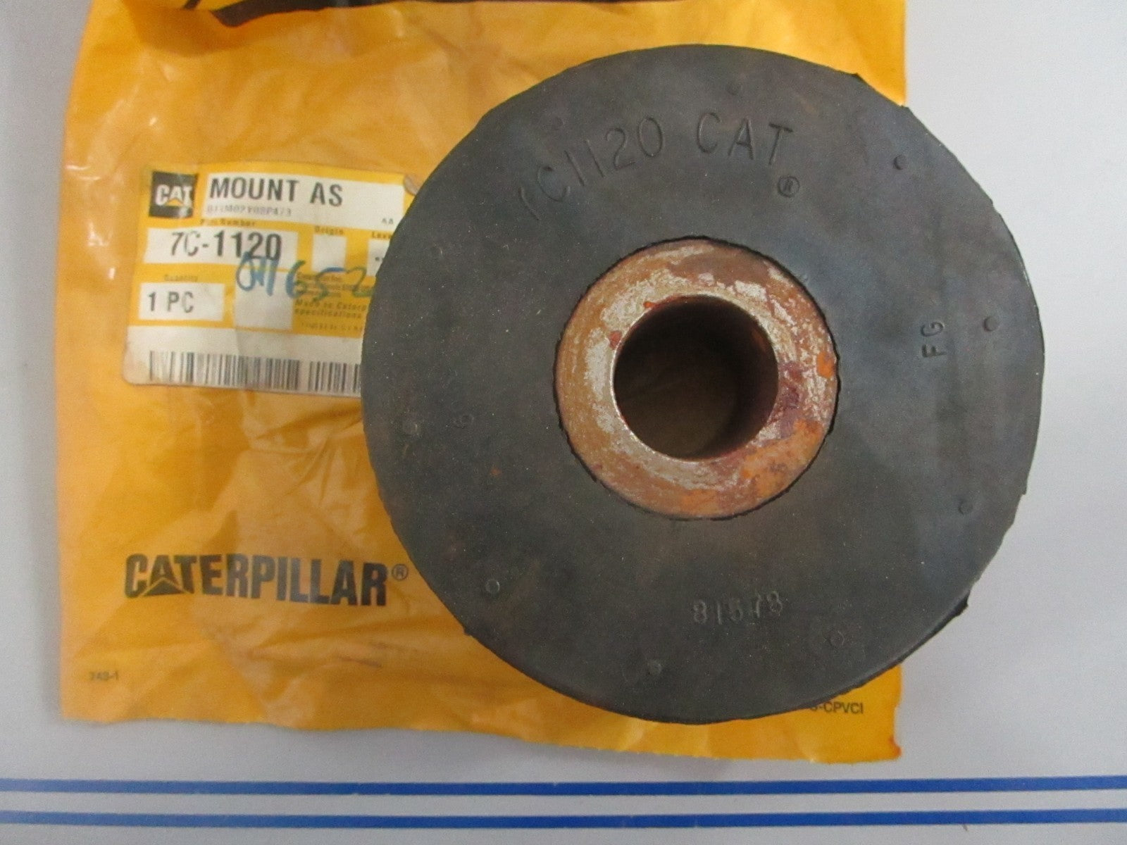 *NEW OEM* 0820 CAT Mount Assy 7C-1120