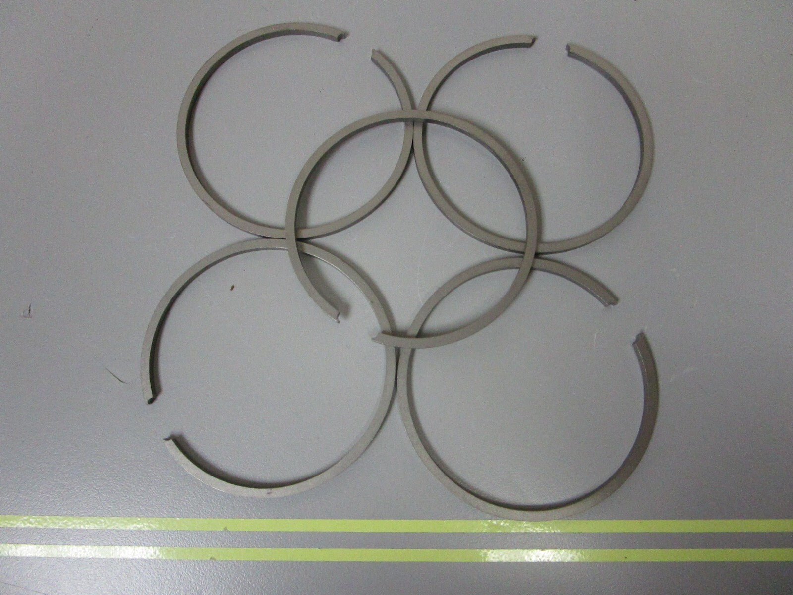 *NEW OEM* 0810 OMC Johnson Evinrude 5 Piston Ring Set 378415 0378415