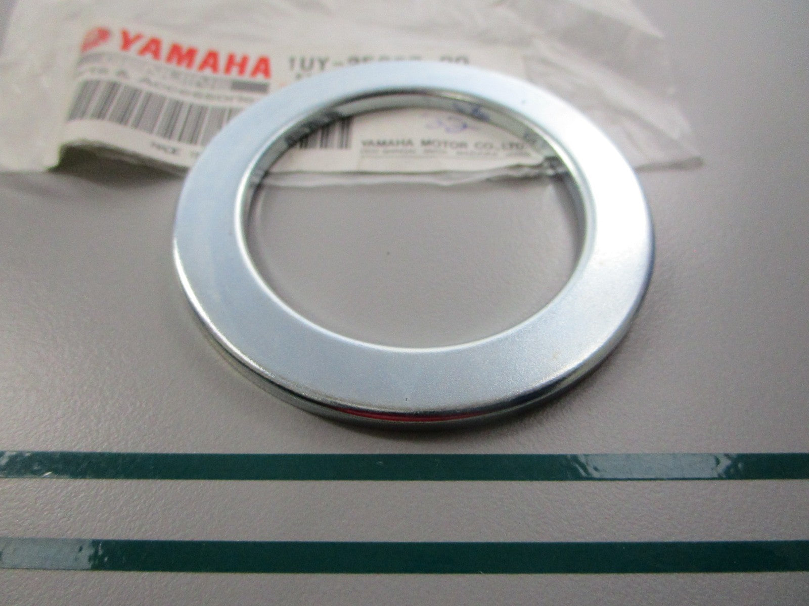 NEW OEM 1UY-25367-00-00 Yamaha Hub Dust Cover 0810