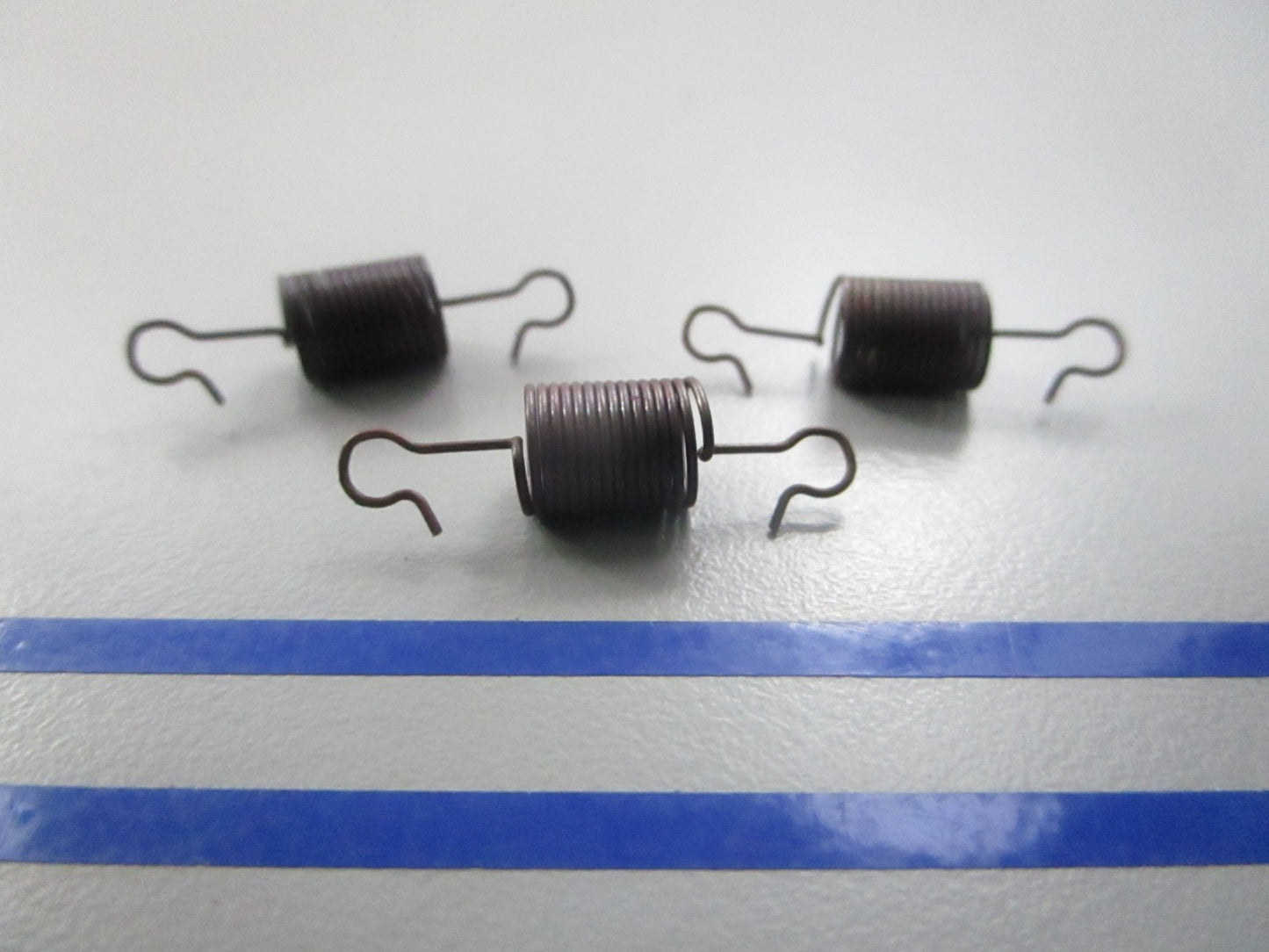 NEW OEM (LOT OF 3) 305011 0305011 OMC Johnson Evinrude Spring 0810