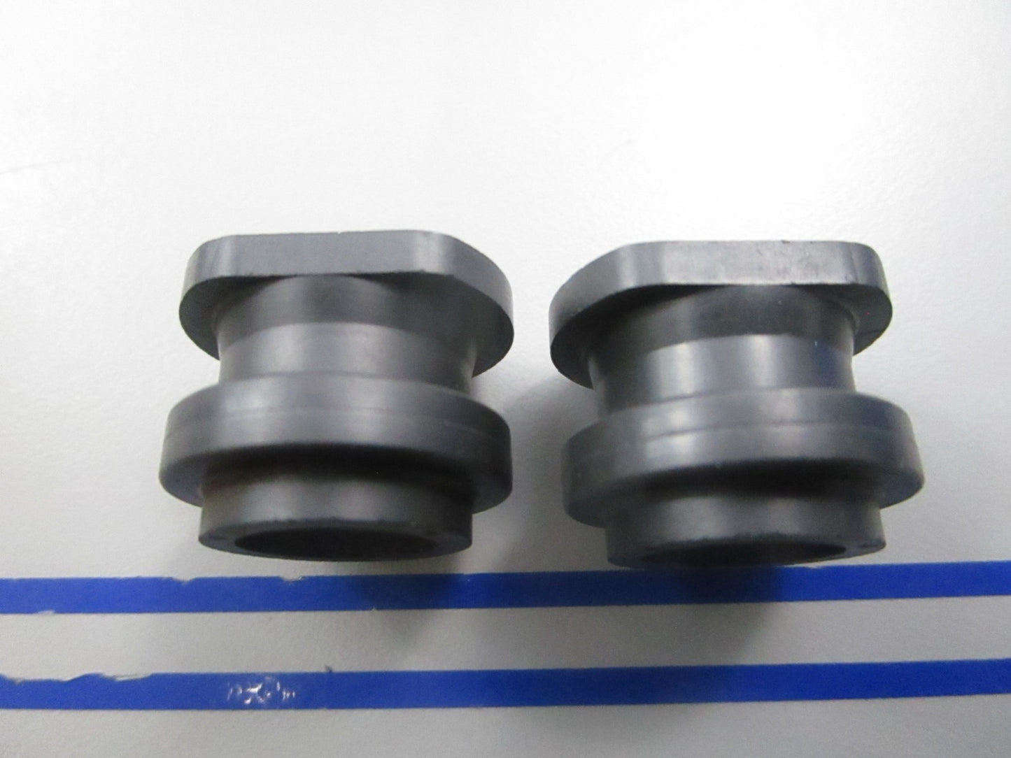 NEW OEM (LOT OF 2) 314331 0314331 OMC Johnson Evinrude Grommet 0810