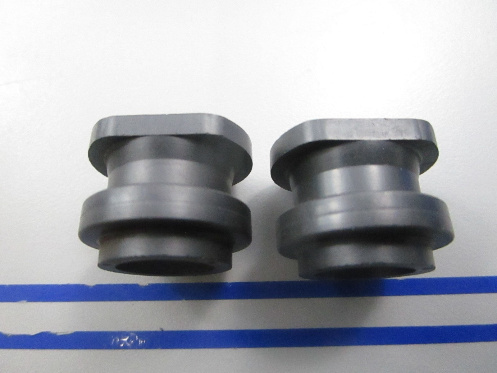 NEW OEM (LOT OF 2) 314331 0314331 OMC Johnson Evinrude Grommet 0810