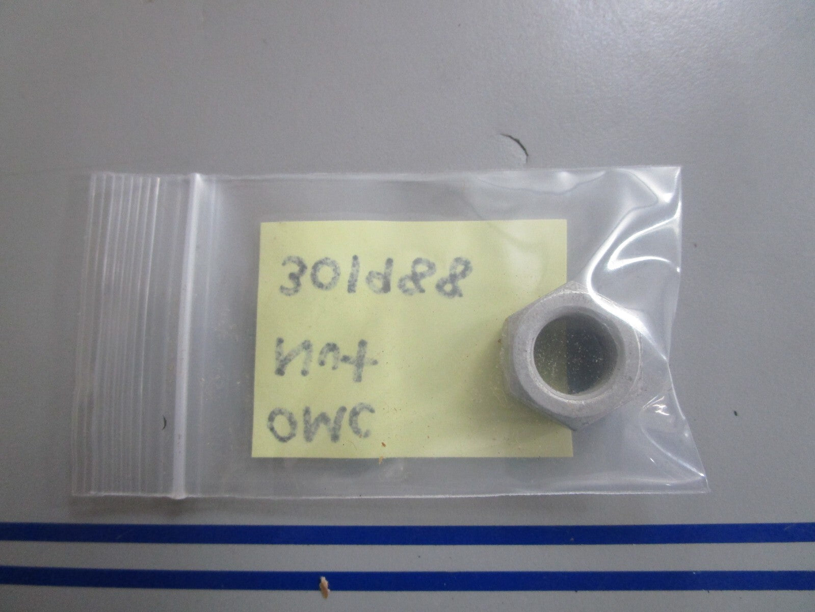 *NEW OEM* 0810 OMC Johnson Evinrude Nut 301988 0301988