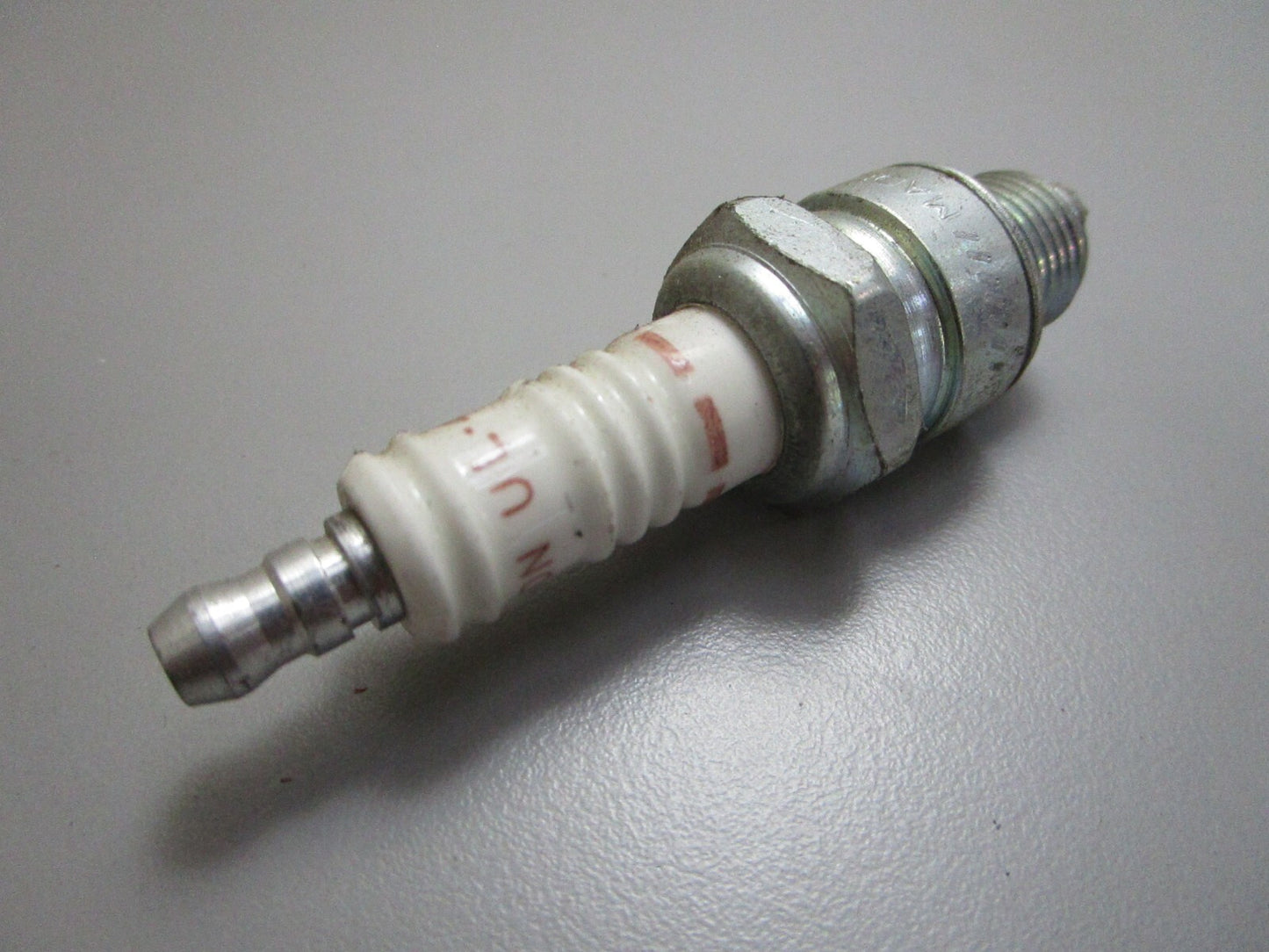 *NEW* 0810 Champion Spark Plug UL-4J