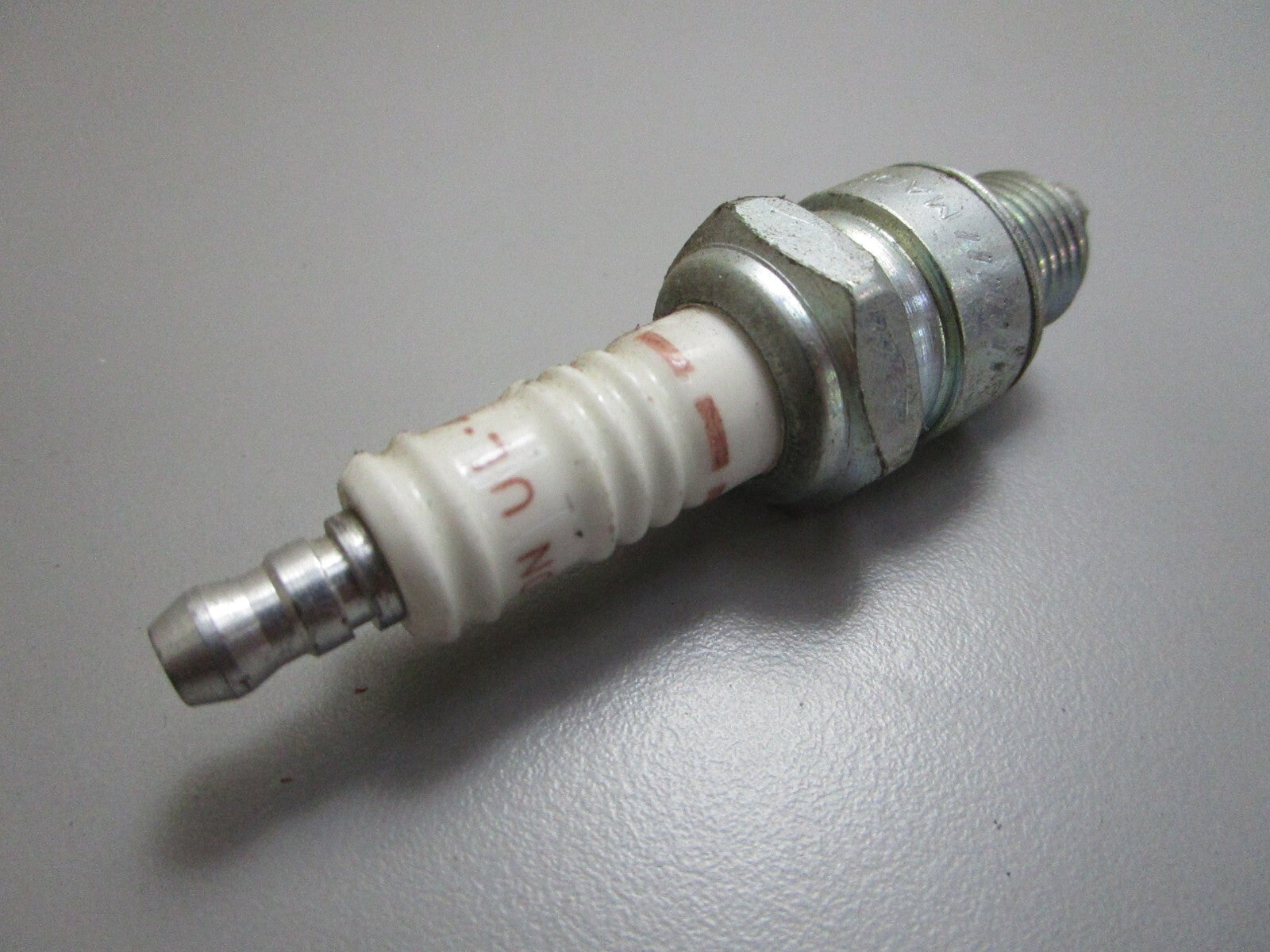 *NEW* 0810 Champion Spark Plug UL-4J