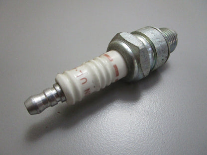 *NEW* 0810 Champion Spark Plug UL-4J