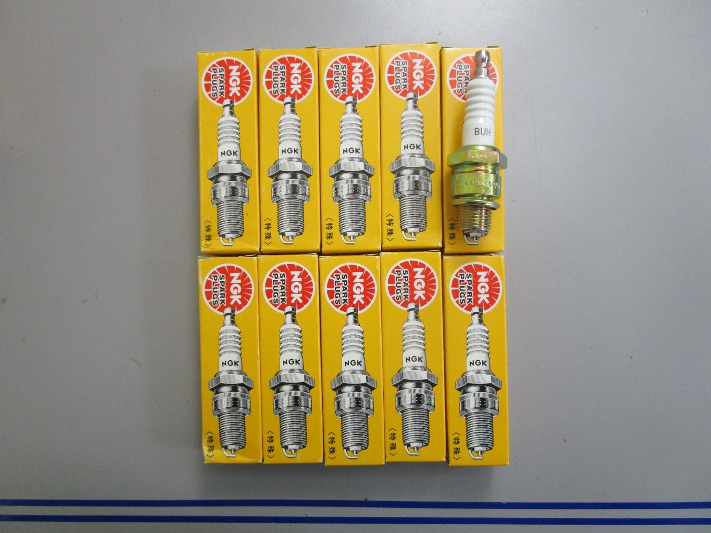 *NEW* (LOT OF 10) 0820 NGK Spark Plug BUH