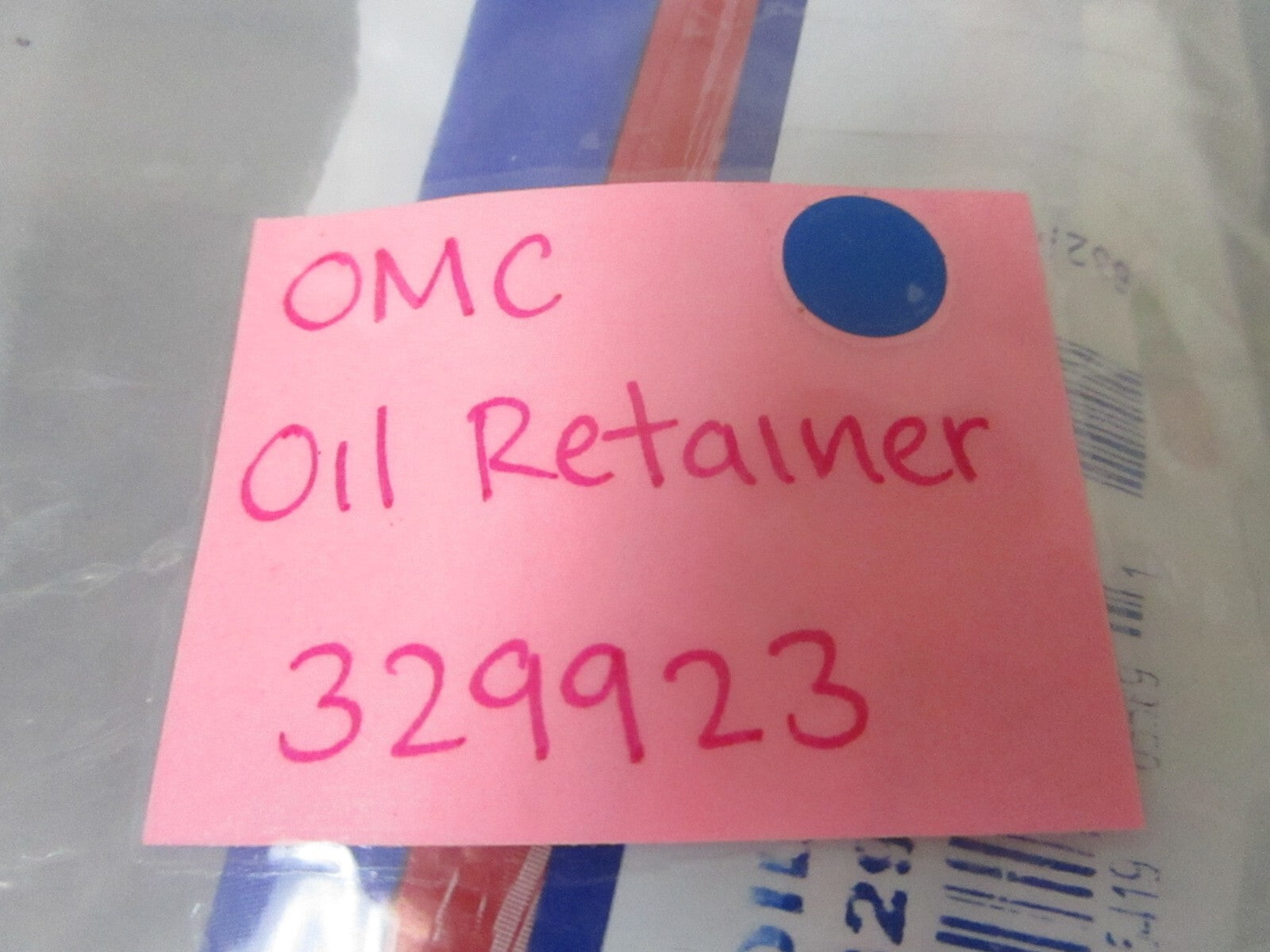 *NEW OEM* 0810 OMC Johnson Evinrude Oil Retainer 329923 0329923