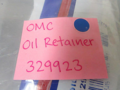 *NEW OEM* 0810 OMC Johnson Evinrude Oil Retainer 329923 0329923