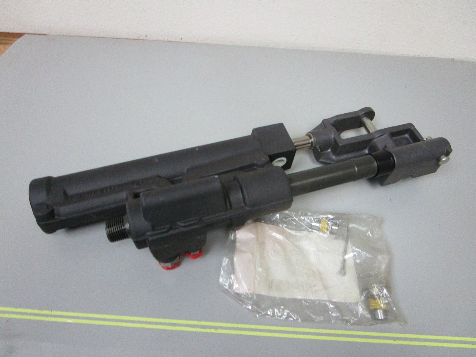 *NEW OEM* 0720 Volvo Penta Power Steering Actuator 3858128 21910902