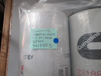 *NEW OEM* 0820 Cummins Fleetguard Oil Filter LF300 3318853