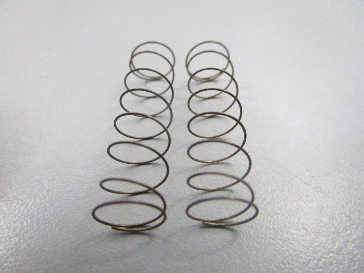 NEW OEM (LOT OF 2) 309298 0309298 OMC Johnson Evinrude Spring 0810
