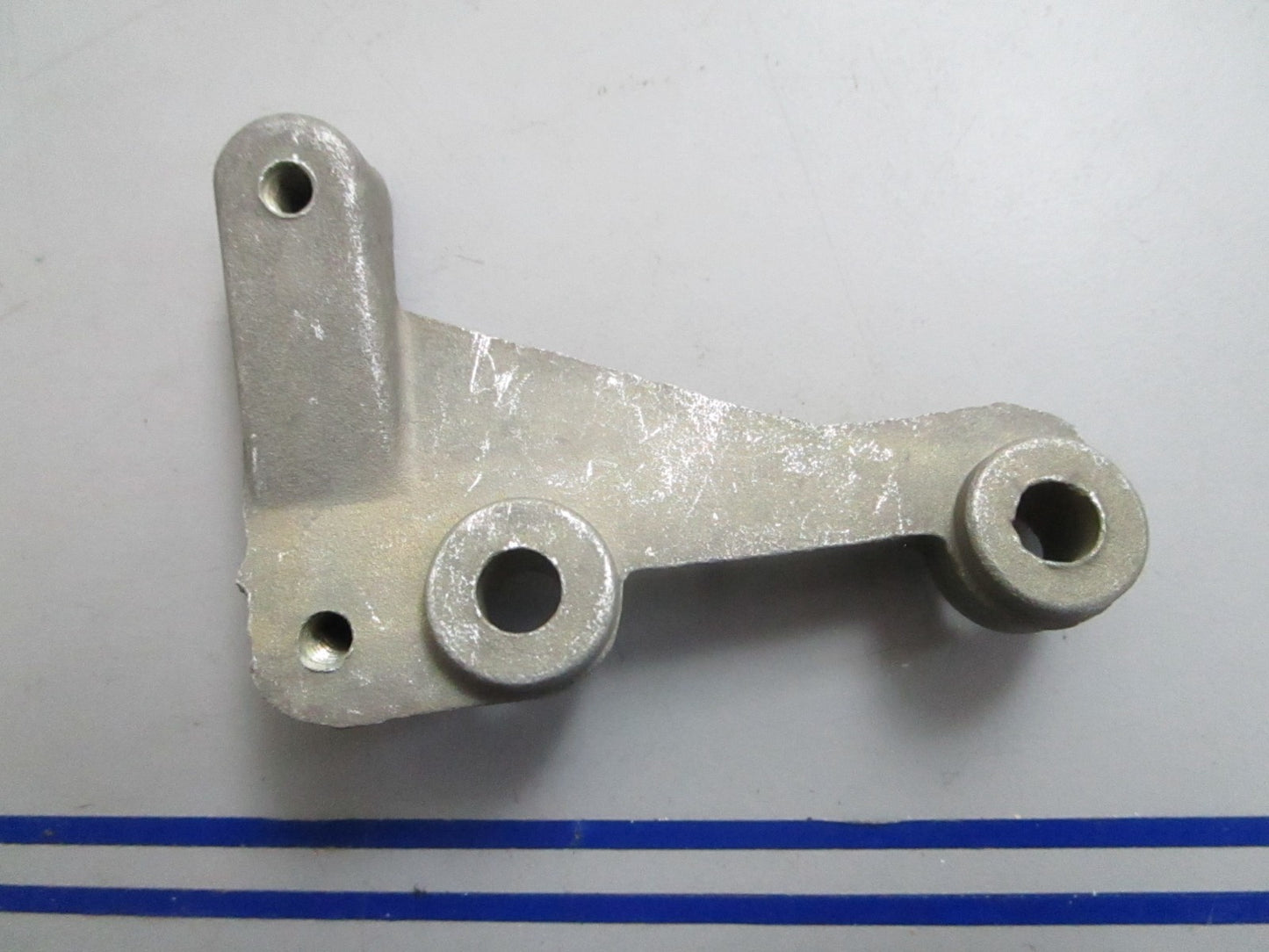 *NEW OEM* 0820 OMC Johnson Evinrude Bracket 318366 0318366