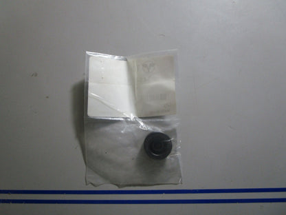 *NEW OEM* 0770 Nissan Tohatsu Grommet 34567117-0 345671170