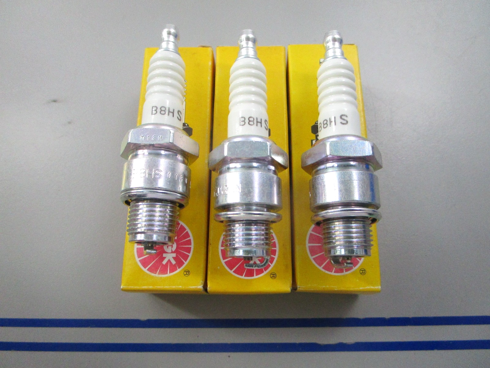 NEW (LOT OF 3) B8HS NGK Spark Plug 0810