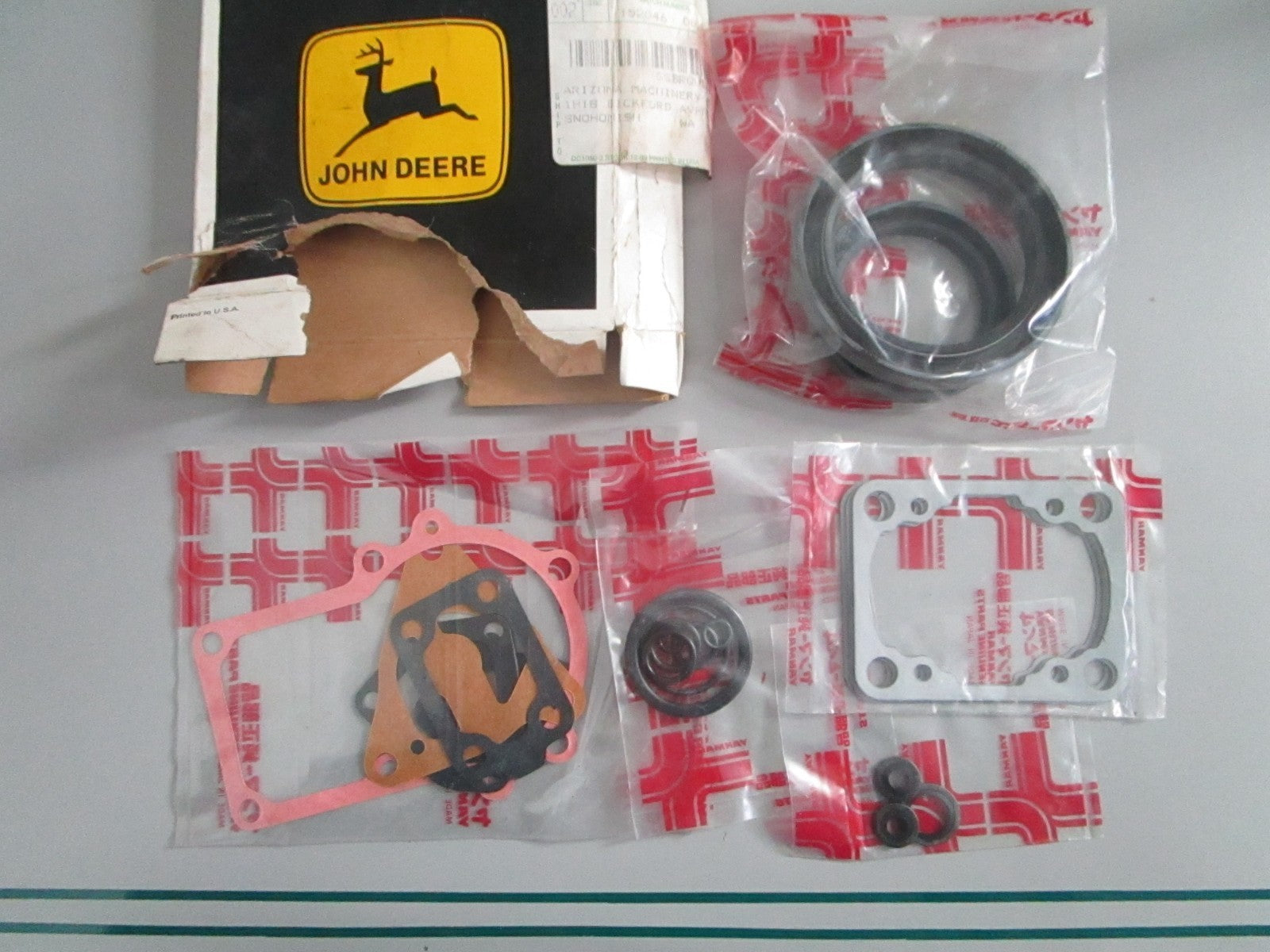 NEW OEM AM876063 John Deere Gasket Kit 0820
