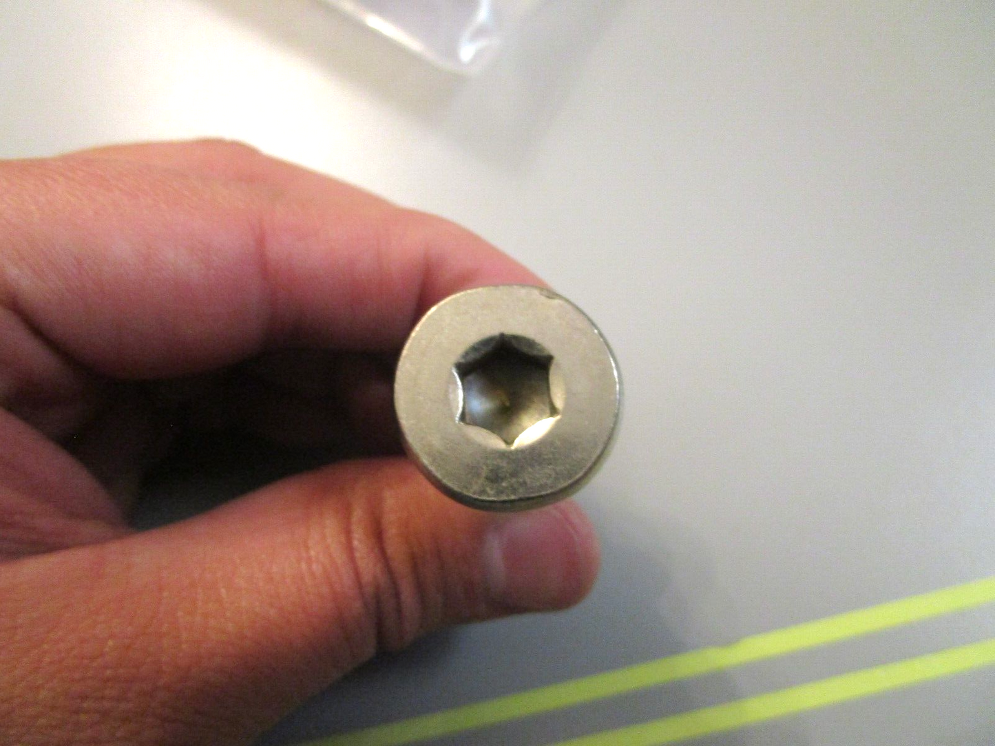 *NEW OEM* 0750 Volvo Penta SHOLDER SCREW 853308