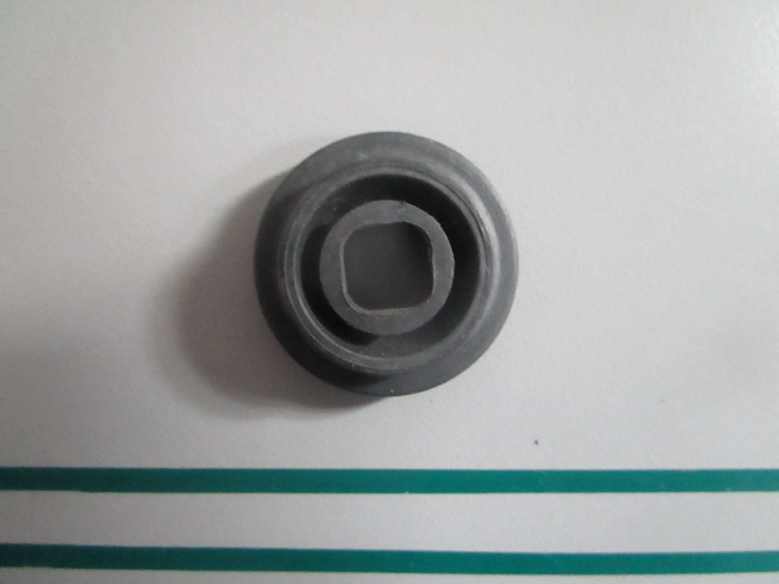 NEW OEM 204457 0204457 OMC Johnson Evinrude Grommet 0820