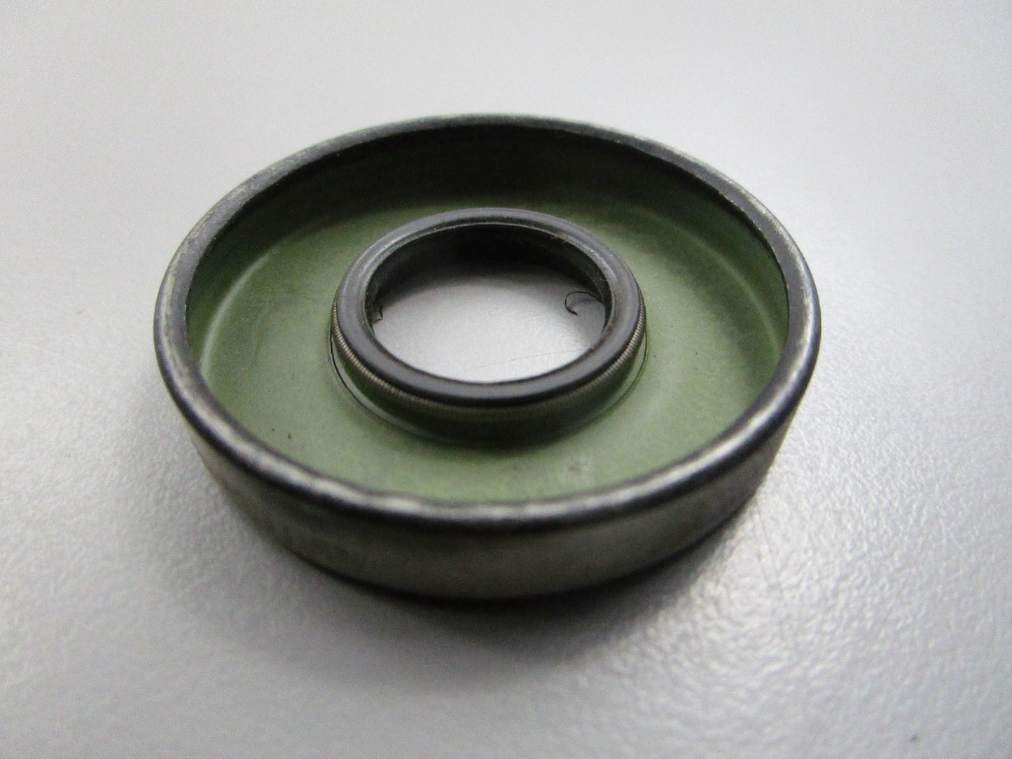 NEW OEM 329086 0329086 OMC Johnson Evinrude Powerhead Seal 0810