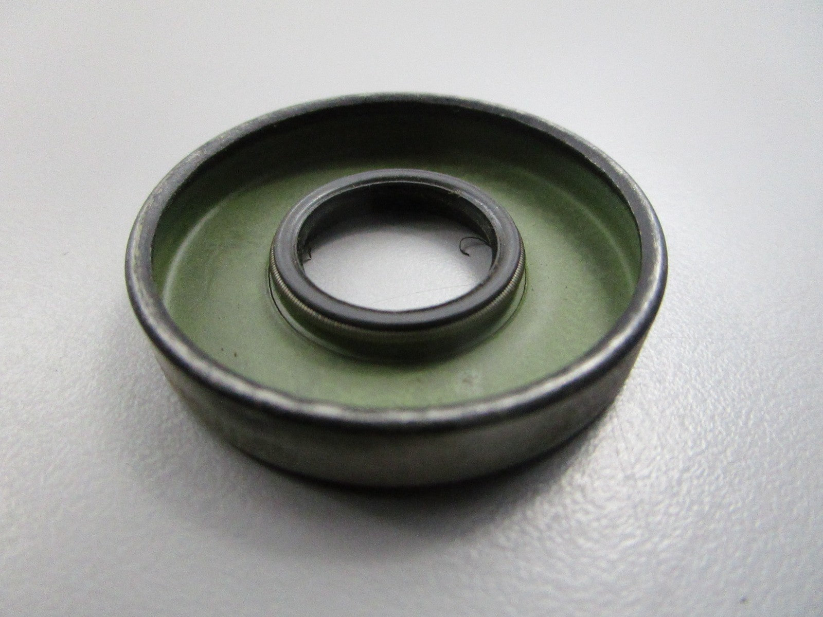 NEW OEM 329086 0329086 OMC Johnson Evinrude Powerhead Seal 0810
