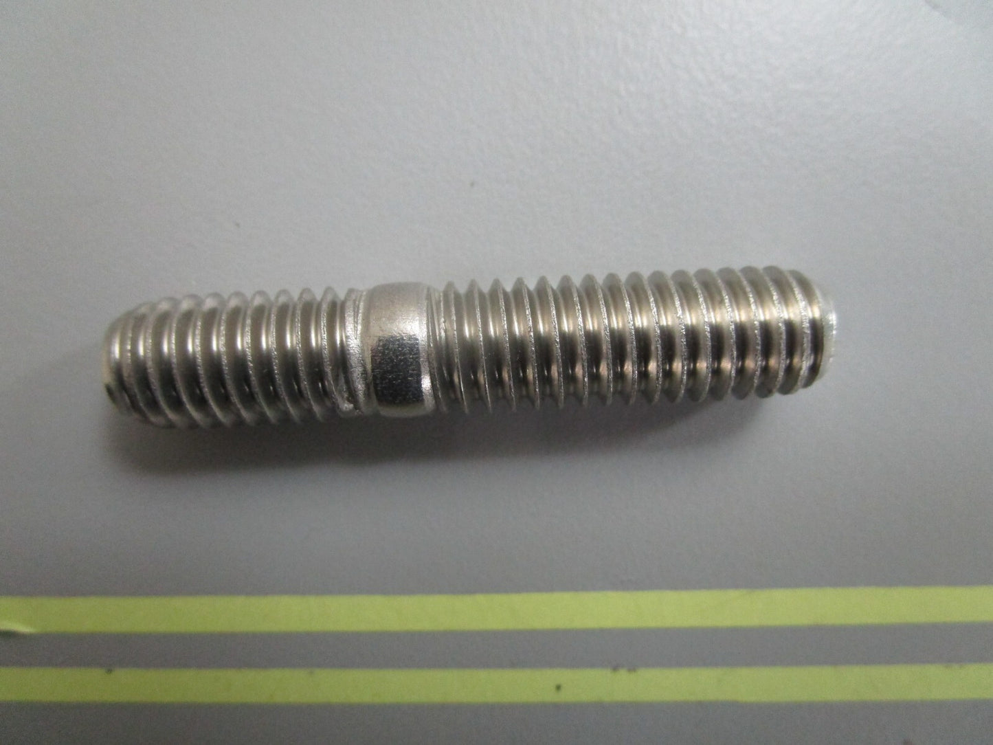 *NEW OEM* 0810 Volvo Penta Stud 941814