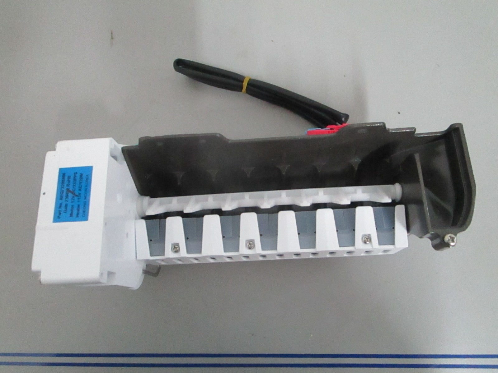 *NEW OEM* 0820 LG Ice Maker Assy AEQ73209906